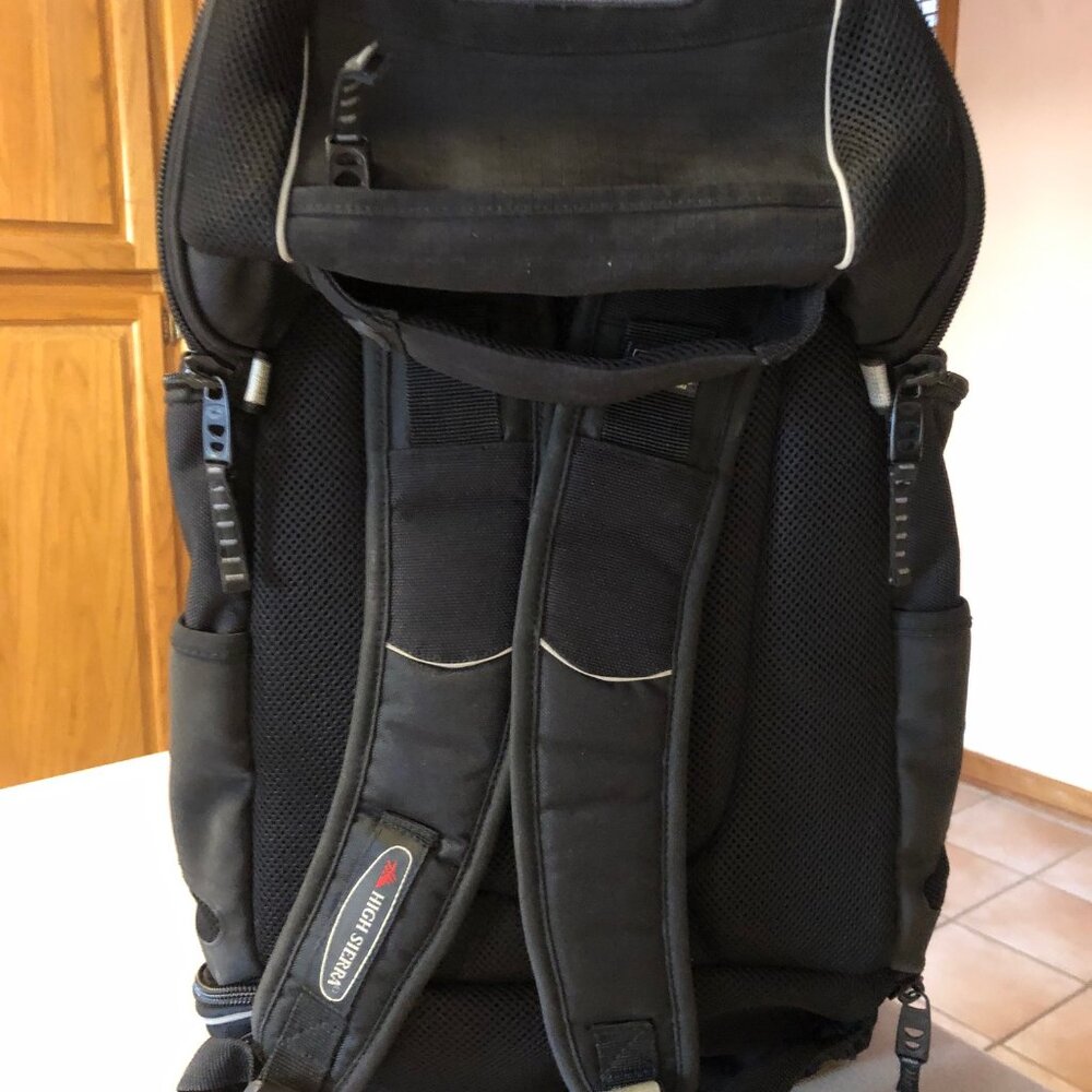 High Sierra Backback - Picture 2 of 5